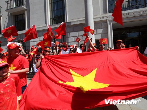 Overseas Vietnamese in UK continue to protest against China